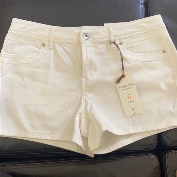 NWT Vera Wang Shorts Size 6